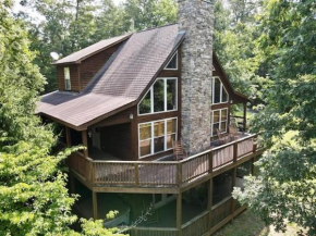 Lucky Charm is an inviting 3 bedroom retreat nestled in the woods minutes from the Pkwy!